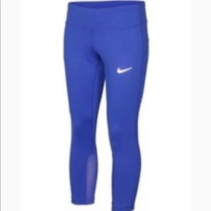 ⚠️SOLD⚠️Women’s Nike Dri Fit Workout Capris